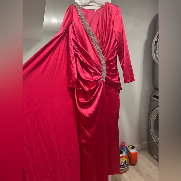 OPEN TO OFFER valdrin sahiti dress Swarovski crystal embellishment and over cape - Picture 8 of 13